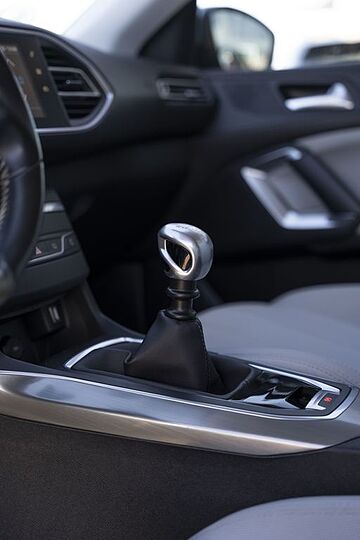Peugeot 308 5P ALLURE 1.6 BLUEHDI 120 S&S 308 5P ALLURE 1.6 BLUEHDI 120 S&S GRIS